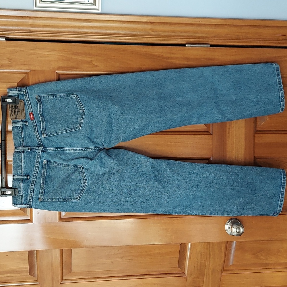 Wrangler Straight Leg Light Blue Stretch Denim Jeans, Size 34X30, Like New - Picture 3 of 9
